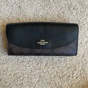 Coach Wallet - Brown with snap closure